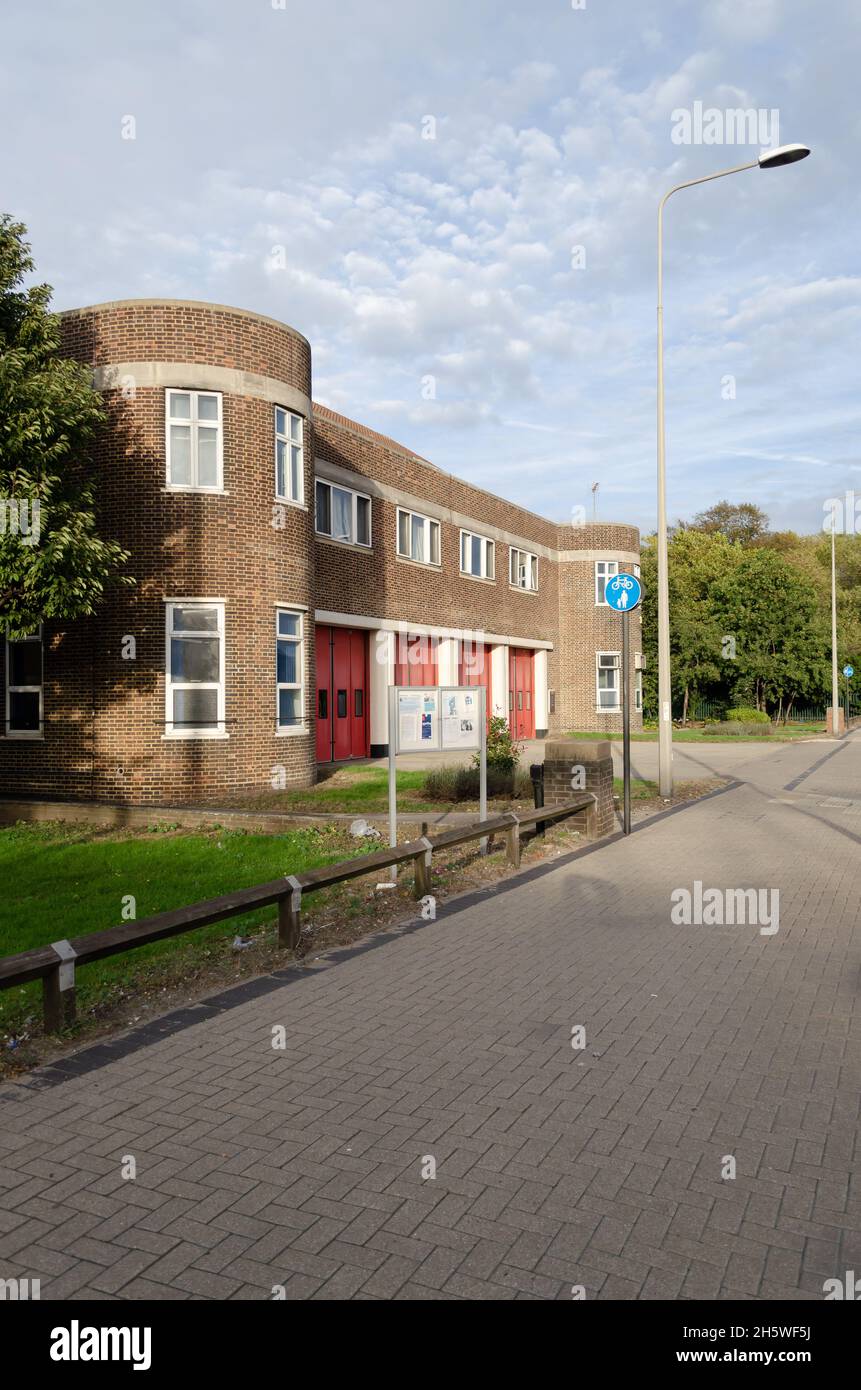 Die Feuerwache Barking befindet sich am Alfred's Way in Barking, im Osten Londons. Es Wurde 1937 Eröffnet Und Bietet Bis Heute Service Stockfoto