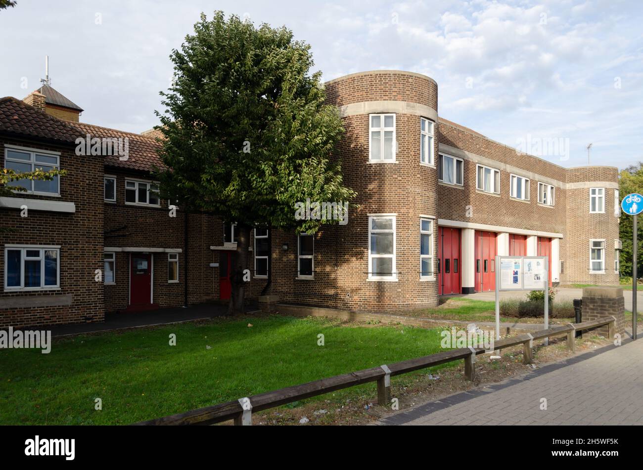 Die Feuerwache Barking befindet sich am Alfred's Way in Barking, im Osten Londons. Es Wurde 1937 Eröffnet Und Bietet Bis Heute Service Stockfoto