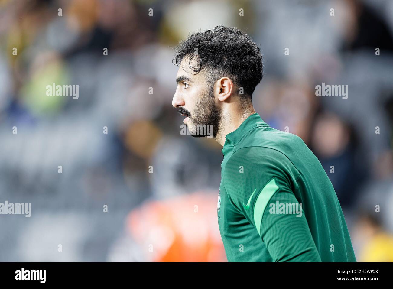 Sydney, Australien. November 2021. NAWAF DHAHI ALAQIDI wärmt sich vor dem Start des Spiels während des FIFA World Cup AFC Asian Qualifier Matches zwischen dem Australia Socceroos und Saudi-Arabien am 11. November 2021 im CommBank Stadium in Sydney, Australien Credit: IOIO IMAGES/Alamy Live News Stockfoto