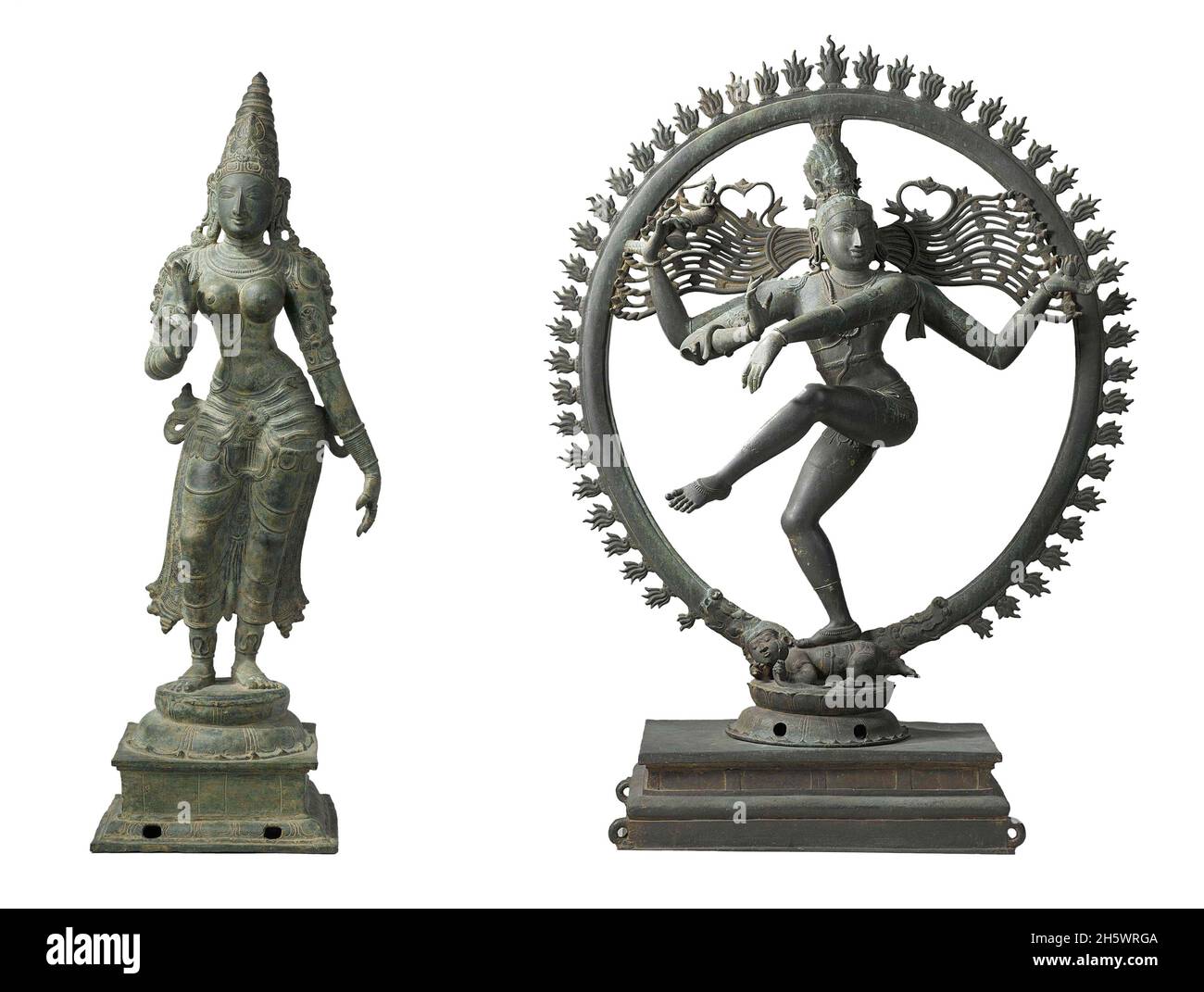 Hinduistischer Bronzeguss mit Parvati und Shiva. LINKS: Parvati, Ehefrau des Hindu-gottes Shiva. Auch bekannt als Uma. Die Seerose in der rechten Hand der Figur bestätigt dies. In einem Tempel hätte sie in ihrer gewohnten Position links von Shiva gestanden, RECHTS: Shiva im Tanz der Schöpfung. Shiva, auch bekannt als Mahadeva, ist eine der wichtigsten Gottheiten des Hinduismus. Er ist das höchste Wesen im Shaivismus, eine der wichtigsten Traditionen des Hinduismus Stockfoto