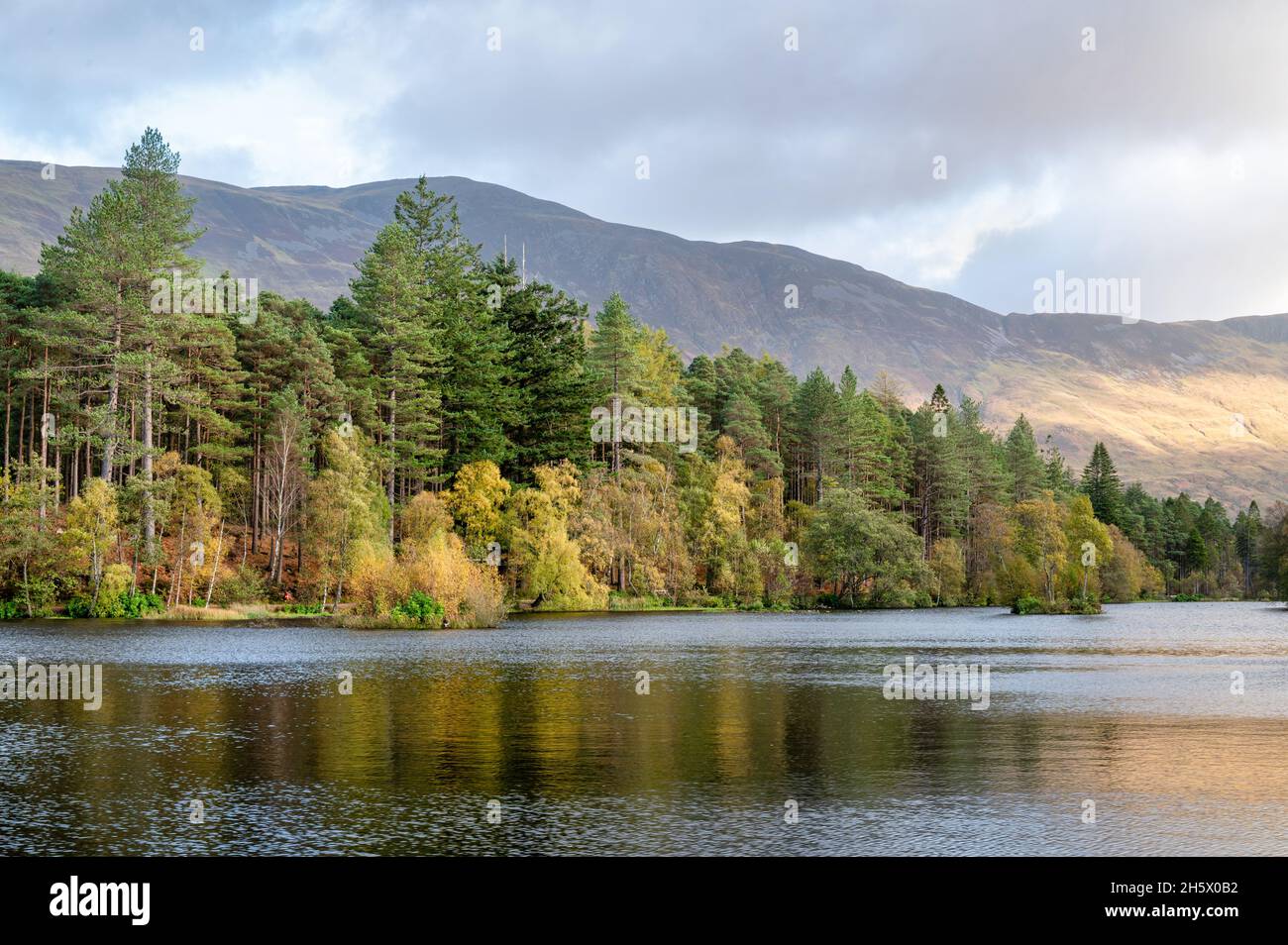 Die natürliche Landschaft der schottischen Highlands bei Glencoe Lochan Stockfoto