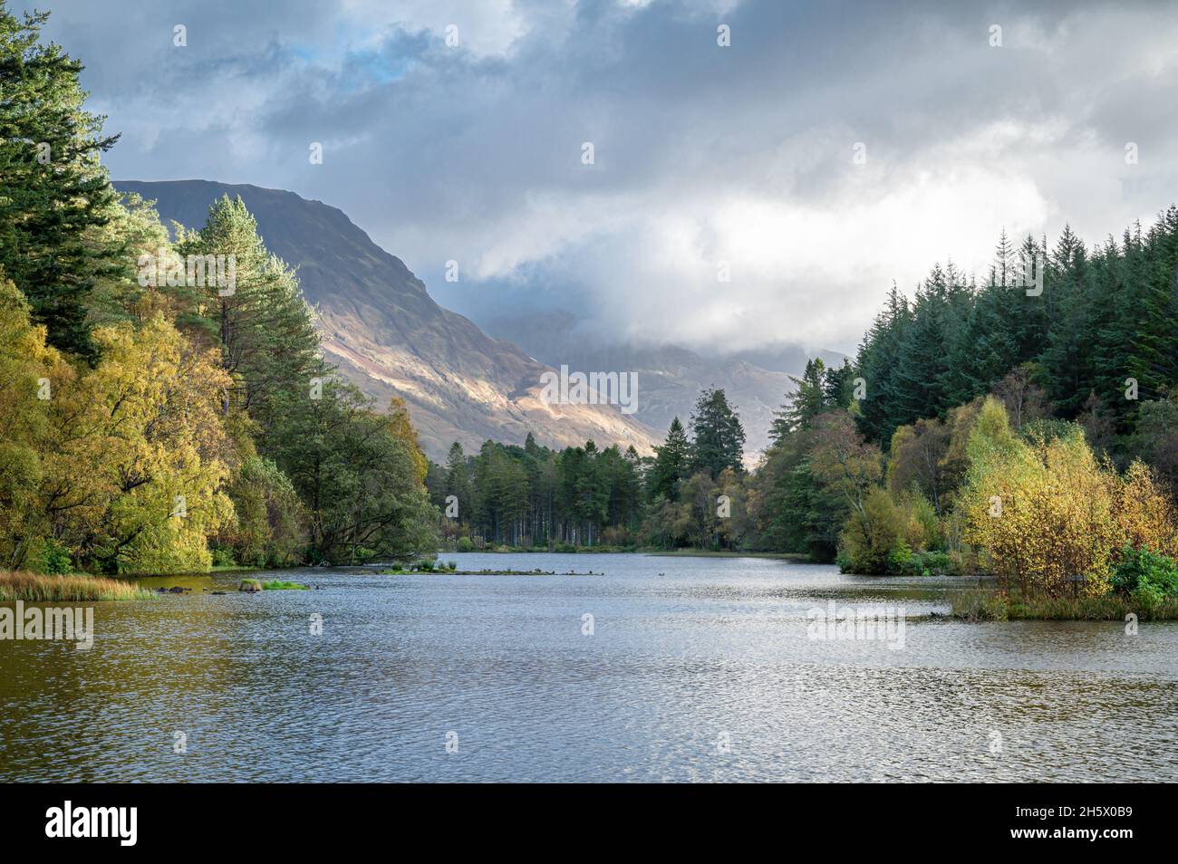 Die natürliche Landschaft der schottischen Highlands bei Glencoe Lochan Stockfoto