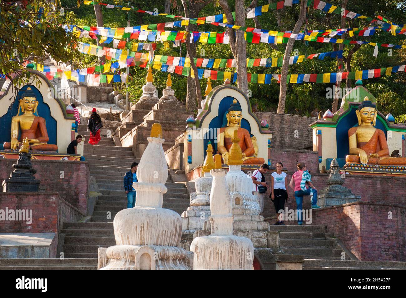 Die alte Swayambhunath Stupa, ein Schwerpunkt der tibetischen und tantrischen buddhistischen Anbetung in Kathmandu, Nepal Stockfoto