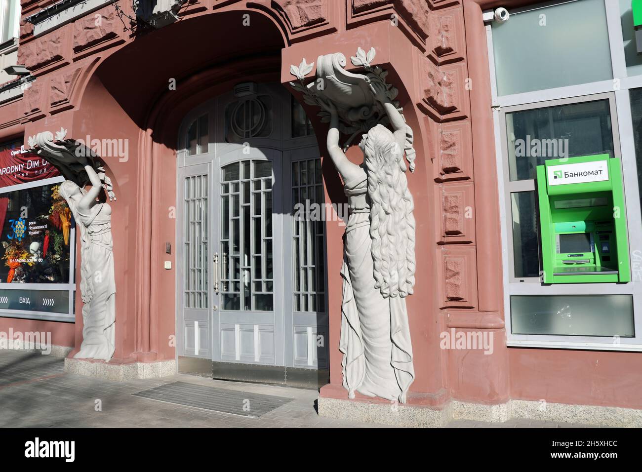 Jugendstil-Architektur in der Yaroslaviv Val Street in Kiew Stockfoto