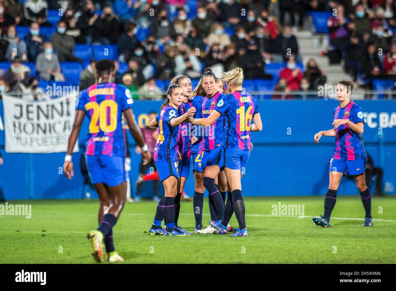 Barcelona, Katalonien, Spanien. November 2021. Die Spieler des FC Barcelona feiern beim UEFA Women's Champions League-Spiel zwischen dem FC Barcelona Femeni und der TSG 1899 Hoffenheim Frauen im Johan Cruyff Stadium ein Tor; FC Barcelona Femeni 4:0 TSG 1899 Hoffenheim Frauen (Bildnachweis: © Thiago Prudencio/DAX via ZUMA Press Wire) Stockfoto