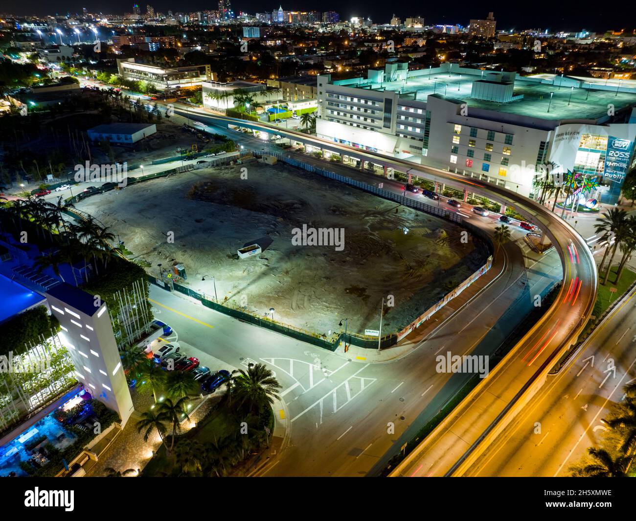 Miami Beach, FL, USA - 9. November 2021: Luftaufnahme der Five Park Baustelle Miami Beach Alton und 5th Stockfoto