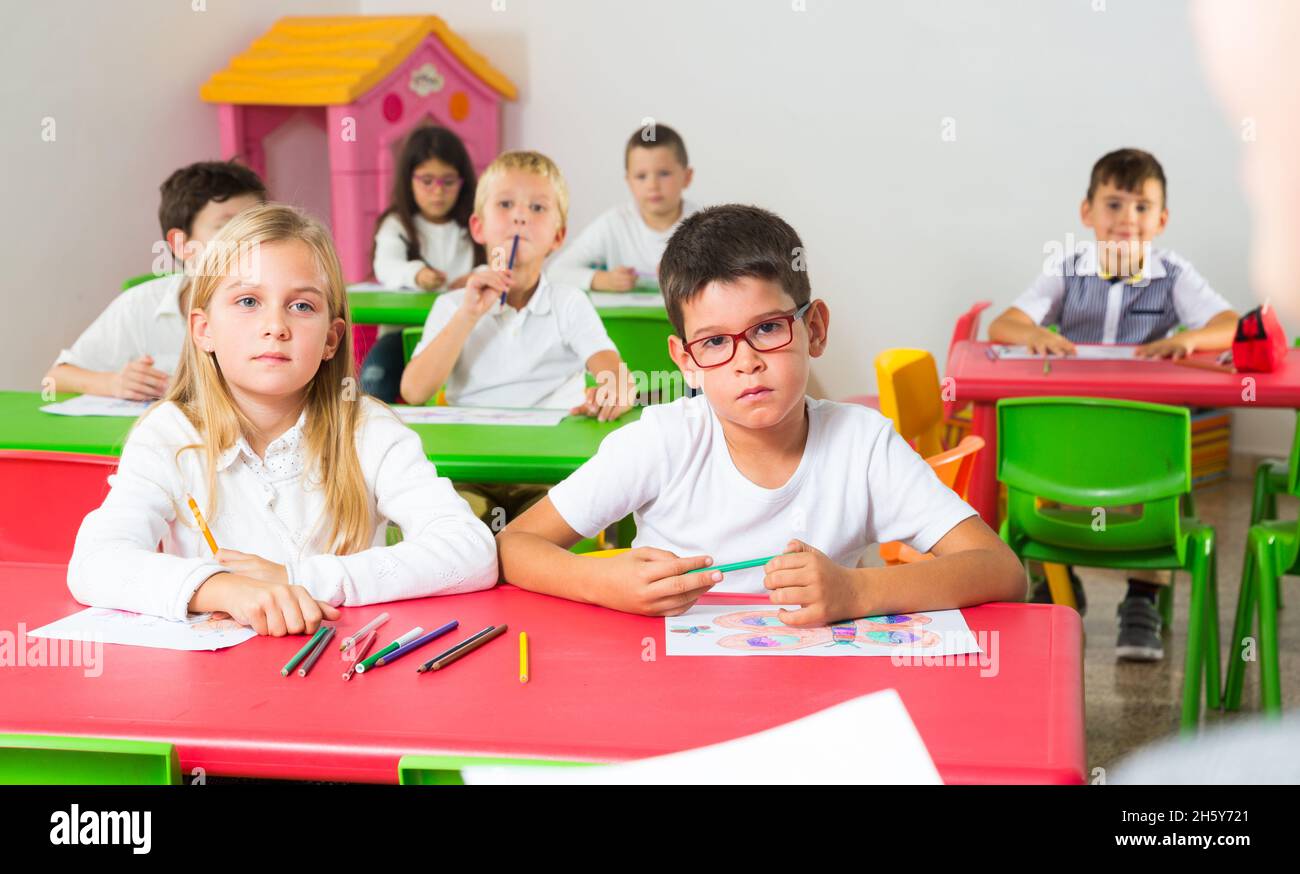 Blick vom Lehrer des Klassenzimmers mit Schülern Stockfoto