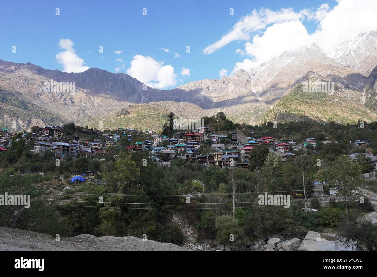 Sangla ist eine Stadt im Baspa-Tal, auch als Sangla-Tal bezeichnet, im Kinnaur-Distrikt von Himachal Pradesh, Indien, in der Nähe der Tibeter Stockfoto