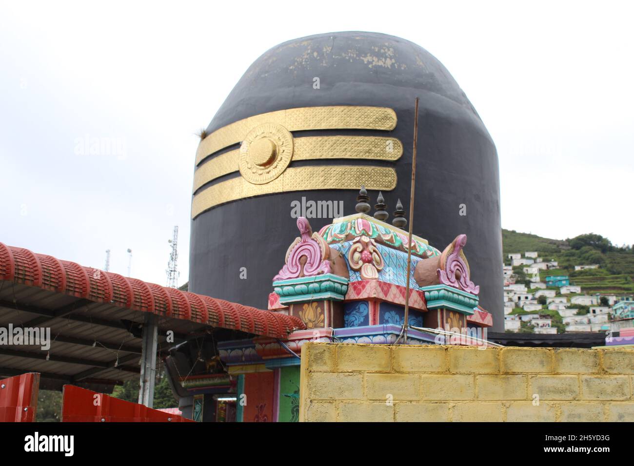 Linga Aussichtspunkt mit großer Shiva Lingam Statue, Ooty, Tamil Nadu, Indien Stockfoto