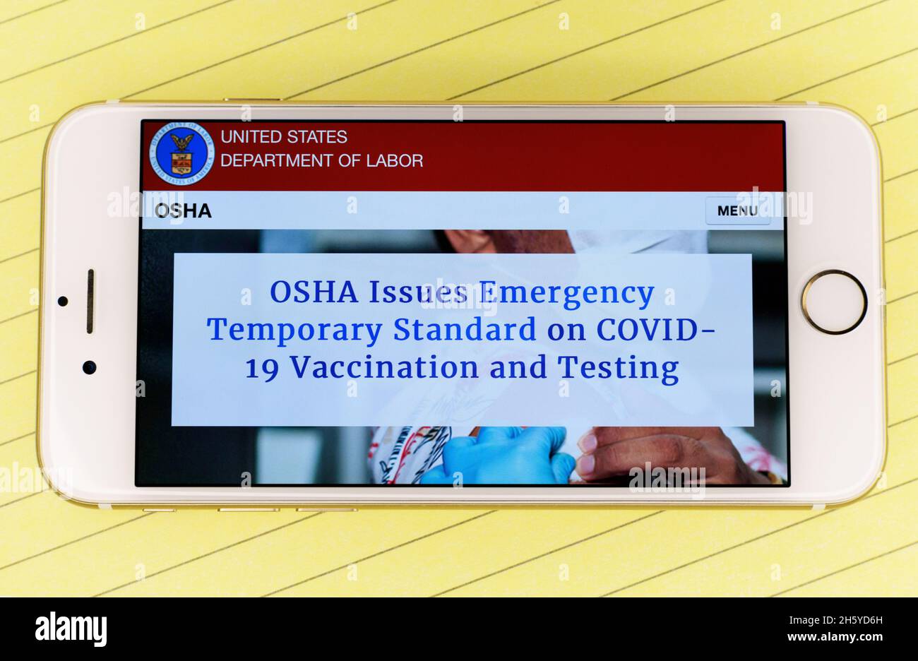 OSHA Emergency Temporary Standard on COVID-19 Impfungs- und Testbenachrichtigung auf der Webseite des US-Arbeitsministeriums - Washington, D.C. Stockfoto