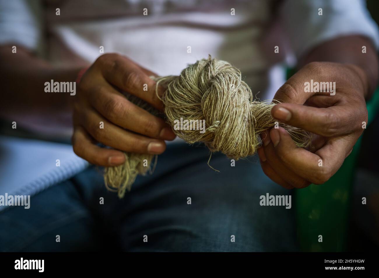 Oktober 2017. Aloe Fadenfaser, ein Unternehmen, das vom Sozialentwicklungszentrum unterstützt wird. Chainpur, Bajhang District, Nepal. Stockfoto