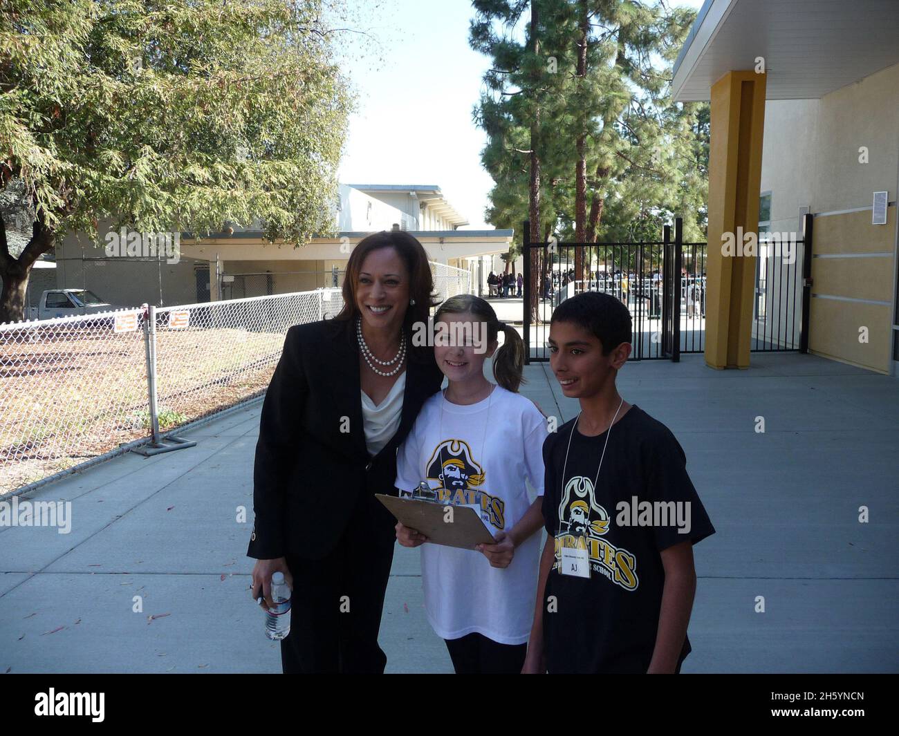 Die Generalanwältin Kamala Harris besucht die Peterson Middle School, um sich mit Studenten und einem Digital Literacy Team zu treffen. Sunnyvale - 28. Oktober 2011 Stockfoto