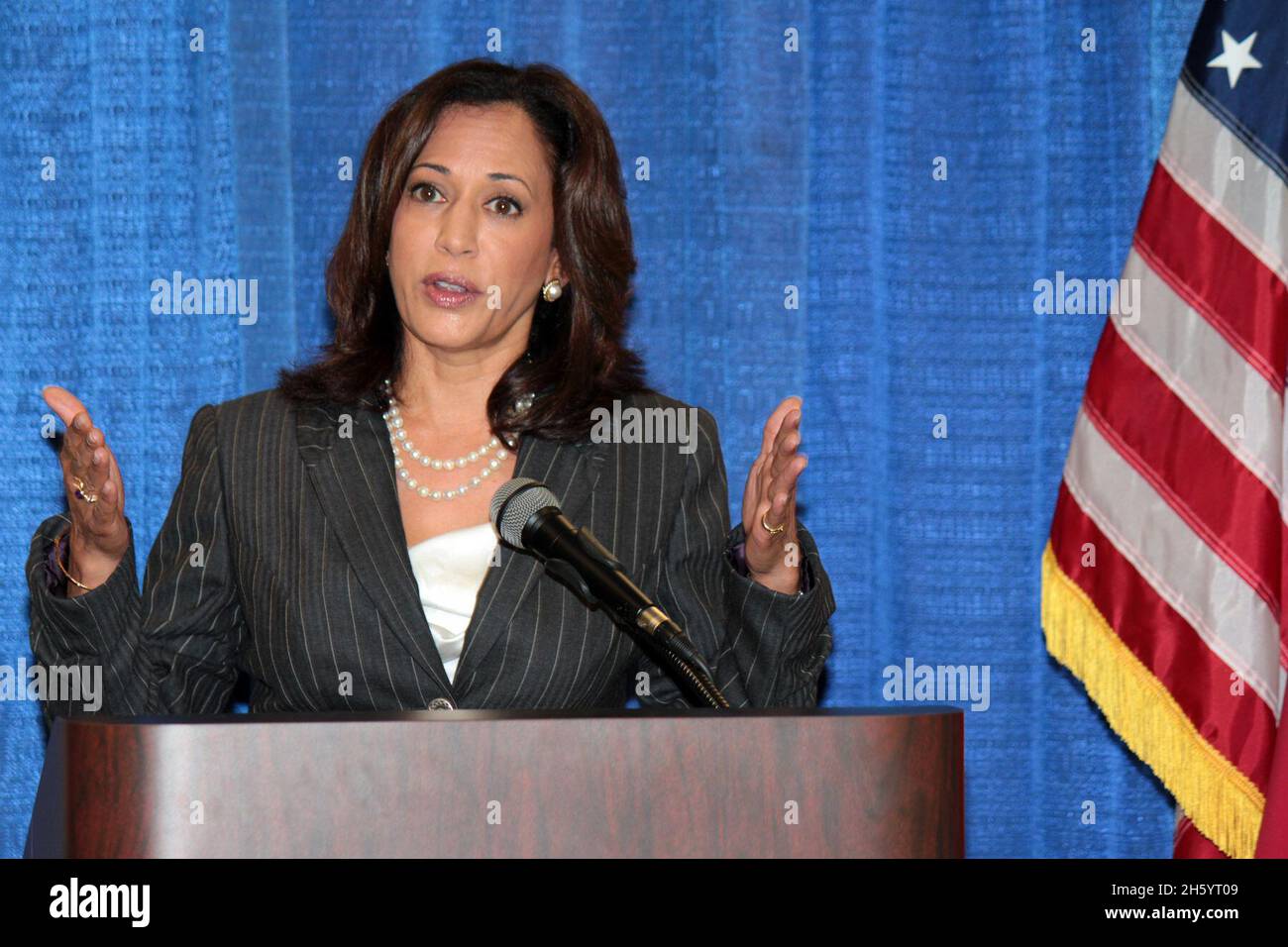 Die Generalanwältin Kamala Harris kündigt Klage gegen Anwaltskanzleien an, die einen nationalen Hypothekenbetrug mit „Mass Joinder“ begangen haben. 17. August 2011 Stockfoto