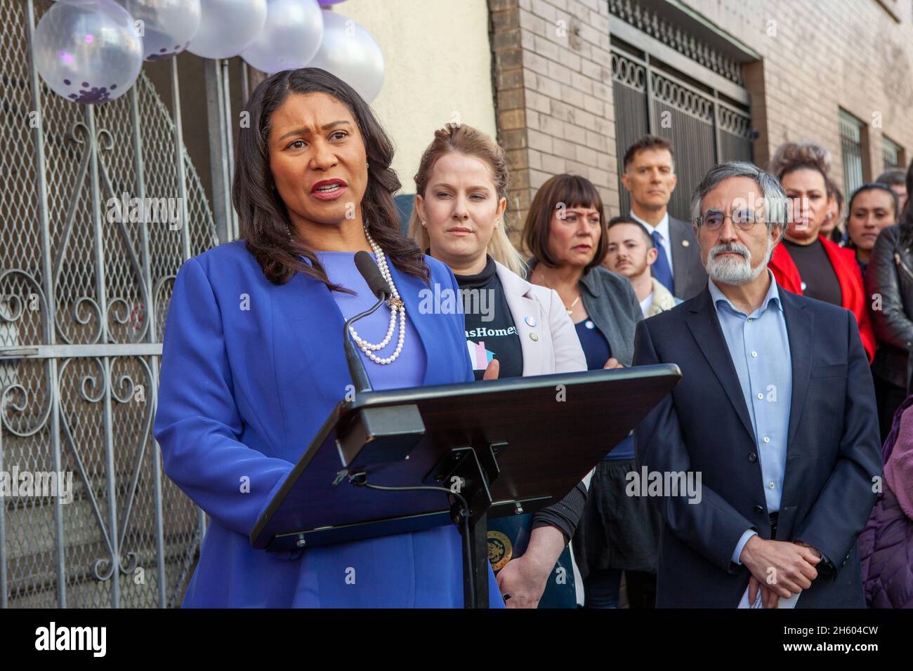 Der Bürgermeister von San Francisco, London Breed, spricht bei einer Zeremonie zum Schneiden von Bändern für das erste Trans Home der Stadt; Übergangswohnungen für Transgender- und Gender-Nichtkonforme Menschen Ca. 23. Januar 2020 Stockfoto