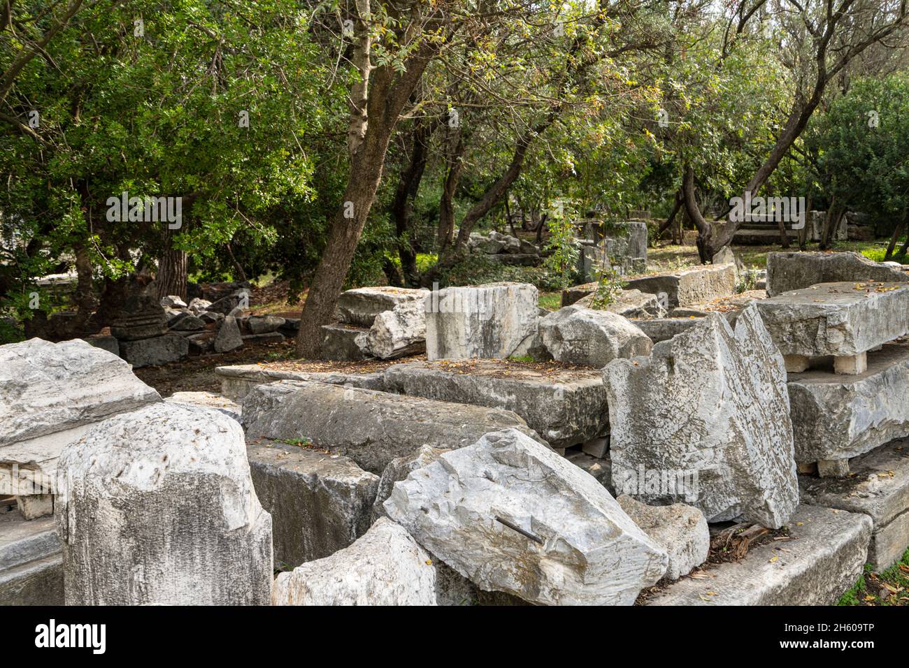 Athen, Griechenland. November 2021. Einige Funde im archäologischen Park der antiken Agora im Stadtzentrum Stockfoto