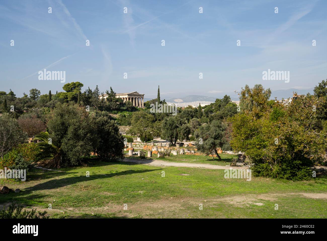 Athen, Griechenland. November 2021. Blick auf den Tempel des Hephaestus in der archäologischen Stätte der antiken Agora, im Stadtzentrum Stockfoto