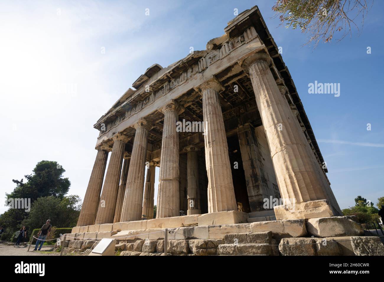 Athen, Griechenland. November 2021. Blick auf den Tempel des Hephaestus in der archäologischen Stätte der antiken Agora, im Stadtzentrum Stockfoto