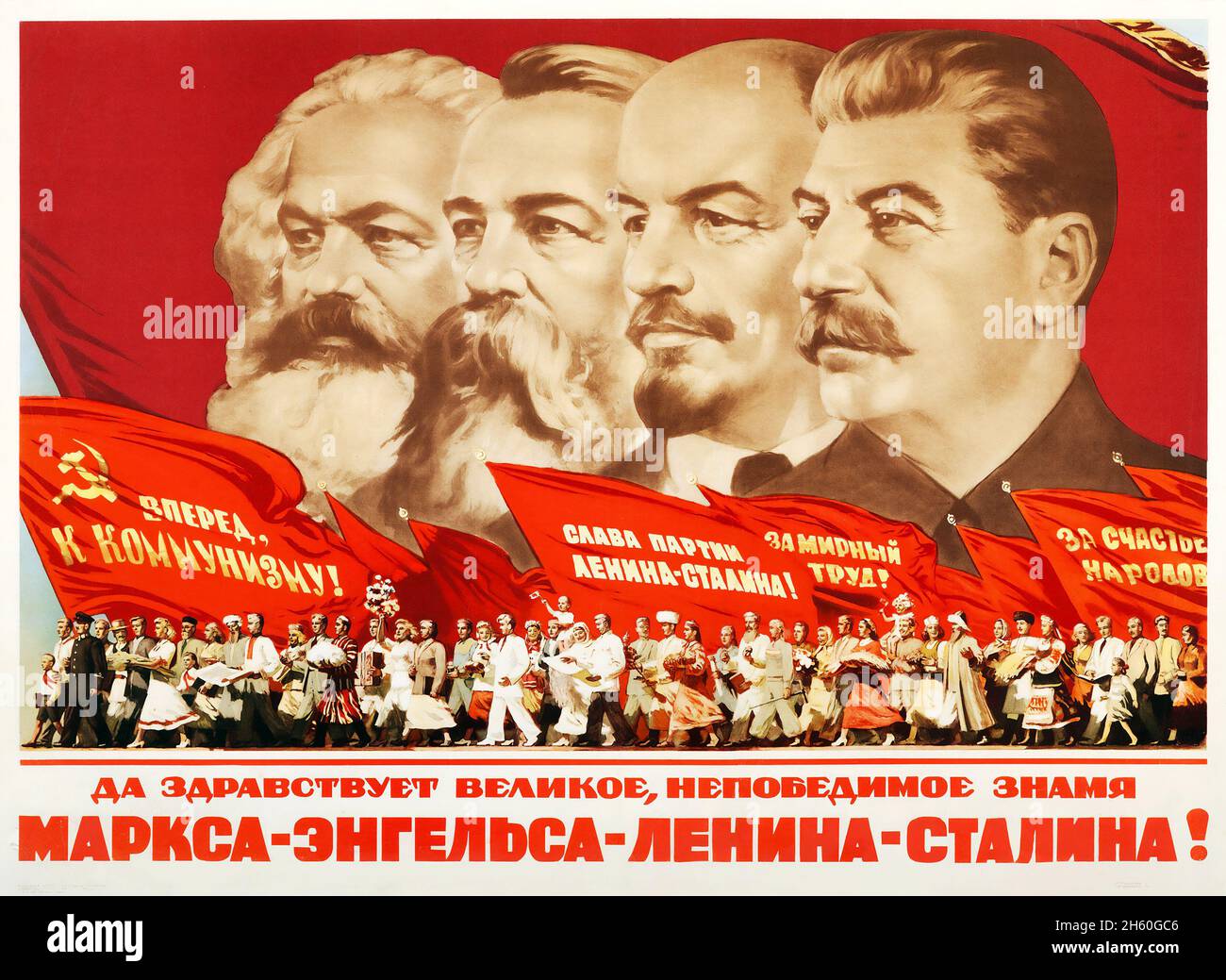 Es lebe der große unbesiegbare...! Banner von Marx, Engels, Lenin und Stalin. (Moskau, 1953). Russisches Propagandaposter Stockfoto