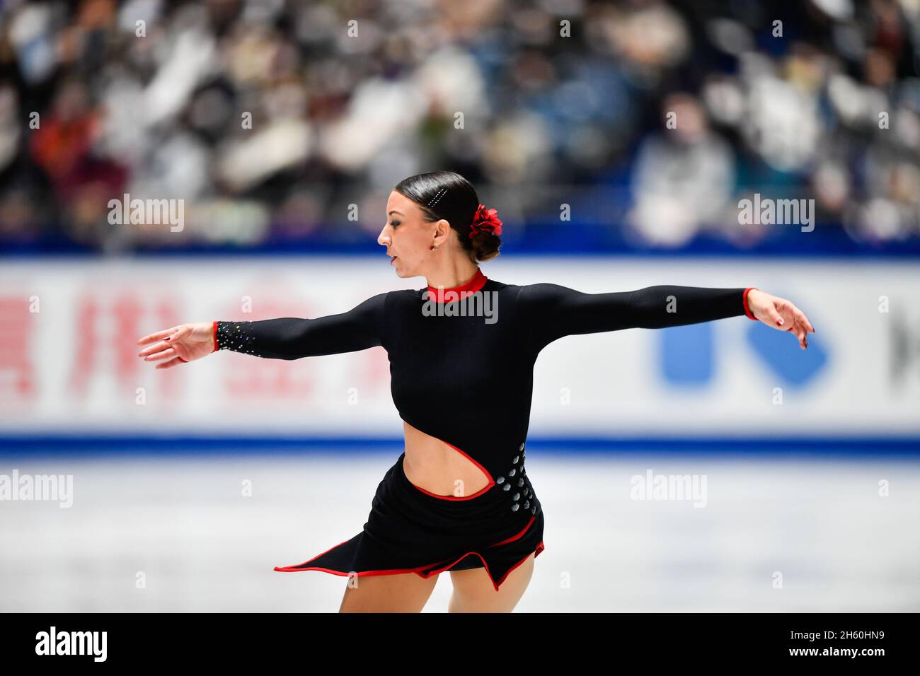 Tokio, Japan. November 2021. Nicole Schott aus Deutschland tritt am 12. November 2021 beim Women Short Program beim Grand Prix der Internationalen Eiskunstlauf-Union (ISU) in Tokio, Japan, an. Quelle: Zhang Xiaoyu/Xinhua/Alamy Live News Stockfoto
