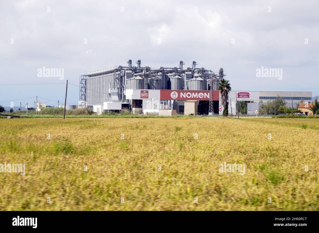 Nomen Reisindustrie produziert und Silos, Nomen spanische Reisfabrik, Delta, Tarragona, Stockfoto