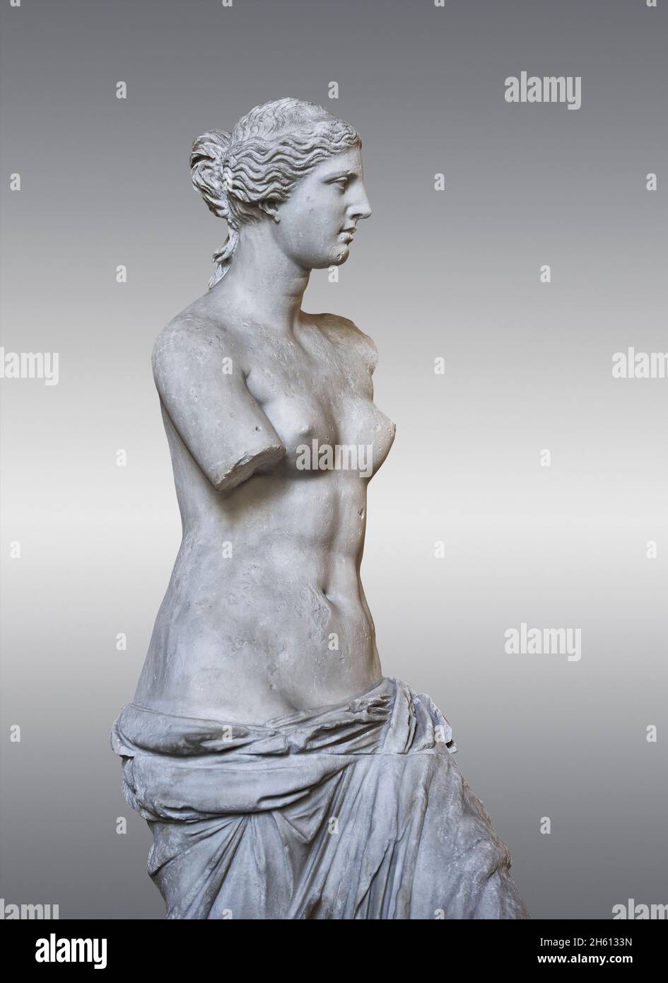 Venus de Milo ancinet Griechische Statue der Aphrodite, um 150 und 125 v. Chr., Louvre Museum Ma399 oder N527. Aphrodite wird in einem Brötchen mit Kopfban als Haar dargestellt Stockfoto