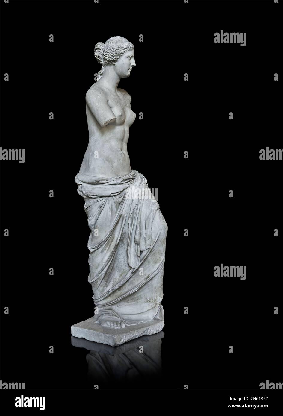 Venus de Milo ancinet Griechische Statue der Aphrodite, um 150 und 125 v. Chr., Louvre Museum Ma399 oder N527. Aphrodite wird in einem Brötchen mit Kopfban als Haar dargestellt Stockfoto