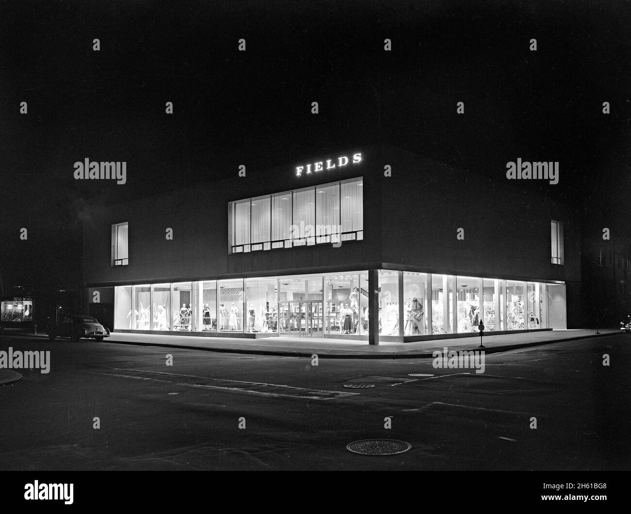 Field's Kaufhaus, Geschäfte an der 37th Ave. Und 82nd St., Jackson Heights, New York; 1950 Stockfoto