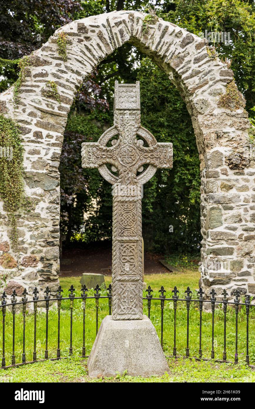 Keltisches Kreuz in der alten Kirche von Johnstown, County Kildare, Irland Stockfoto