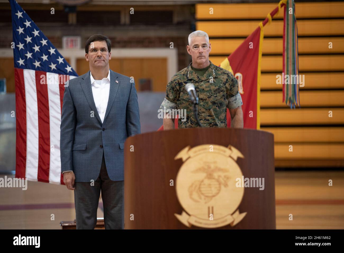 Berichtet: Der US-Verteidigungsminister Dr. Mark T. Esper hält ein Rathaus mit den Marines der II Marine Expeditionary Force, Camp Lejeune, North Carolina, 24. September 2019. Stockfoto