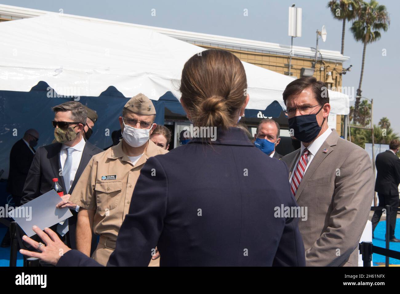 Berichtet: Verteidigungsminister Dr. Mark T. Esper besucht den Standort der Boeing Company in Los Angeles, 16. September 2020. Stockfoto