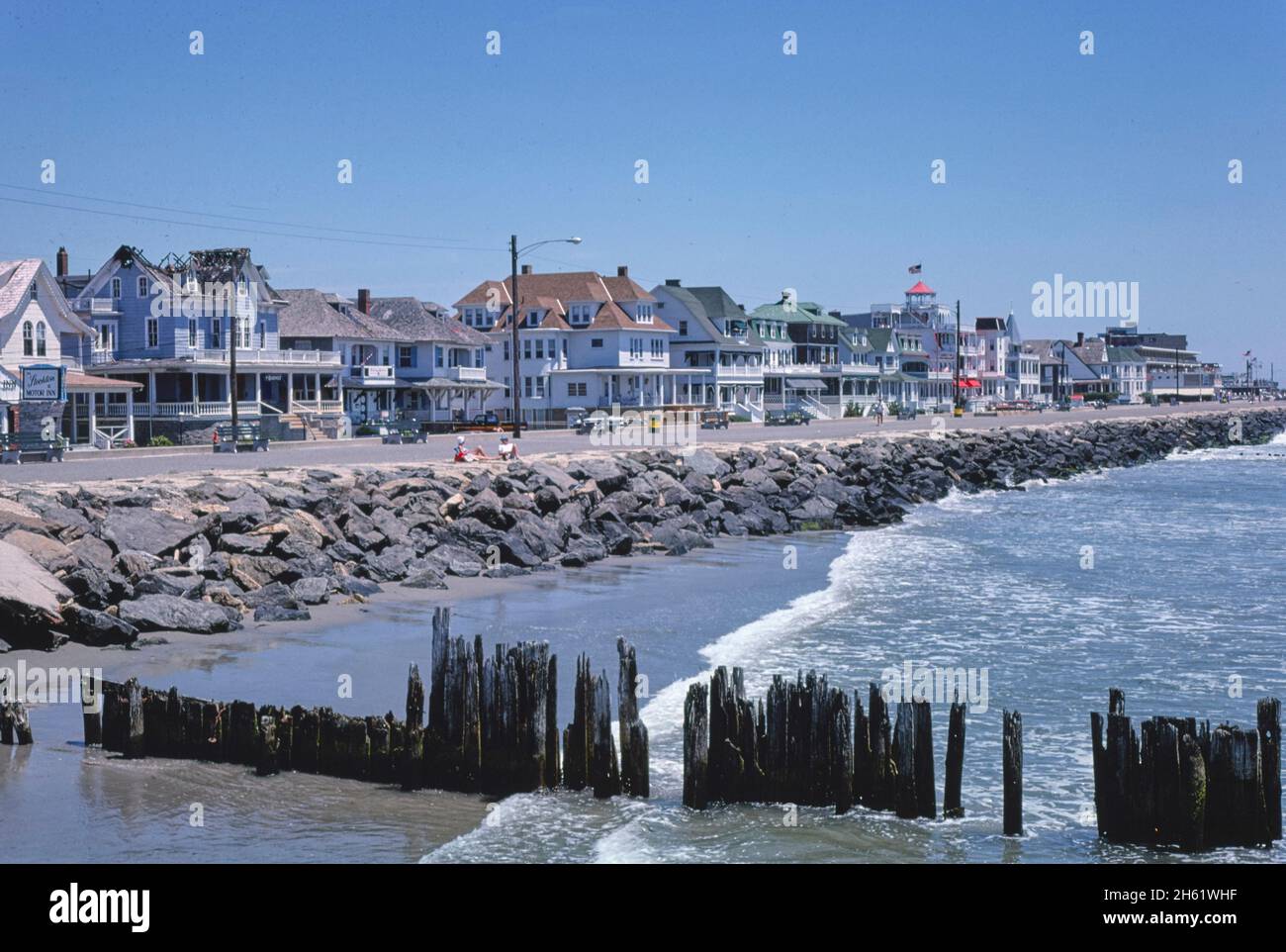 Skyline nördlich von Boardwalk Central, Cape May, New Jersey; Ca. 1978. Stockfoto