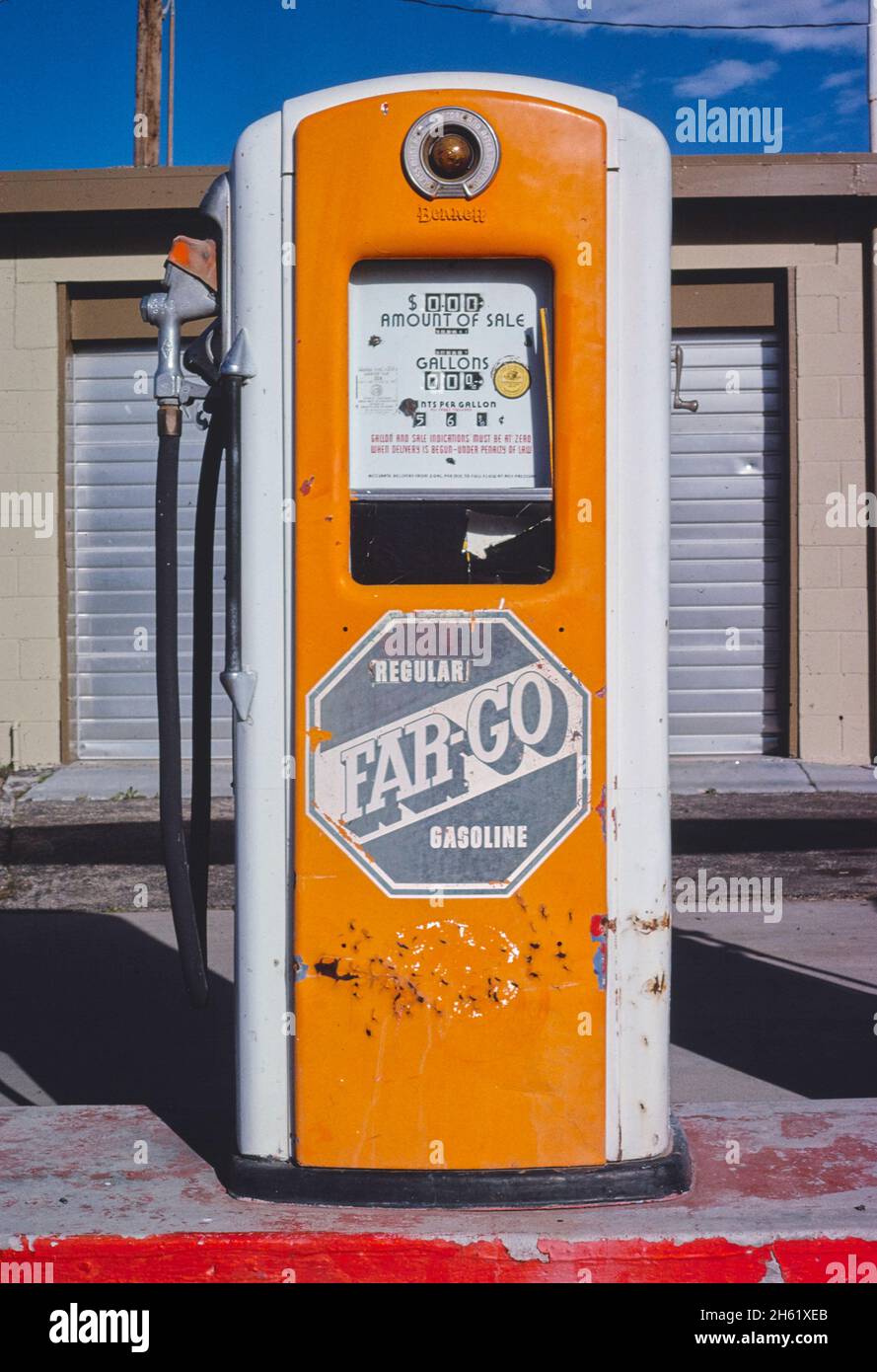 Ferngas-Pumpe, Main Street, Barstow, Kalifornien; Ca. 1979. Stockfoto