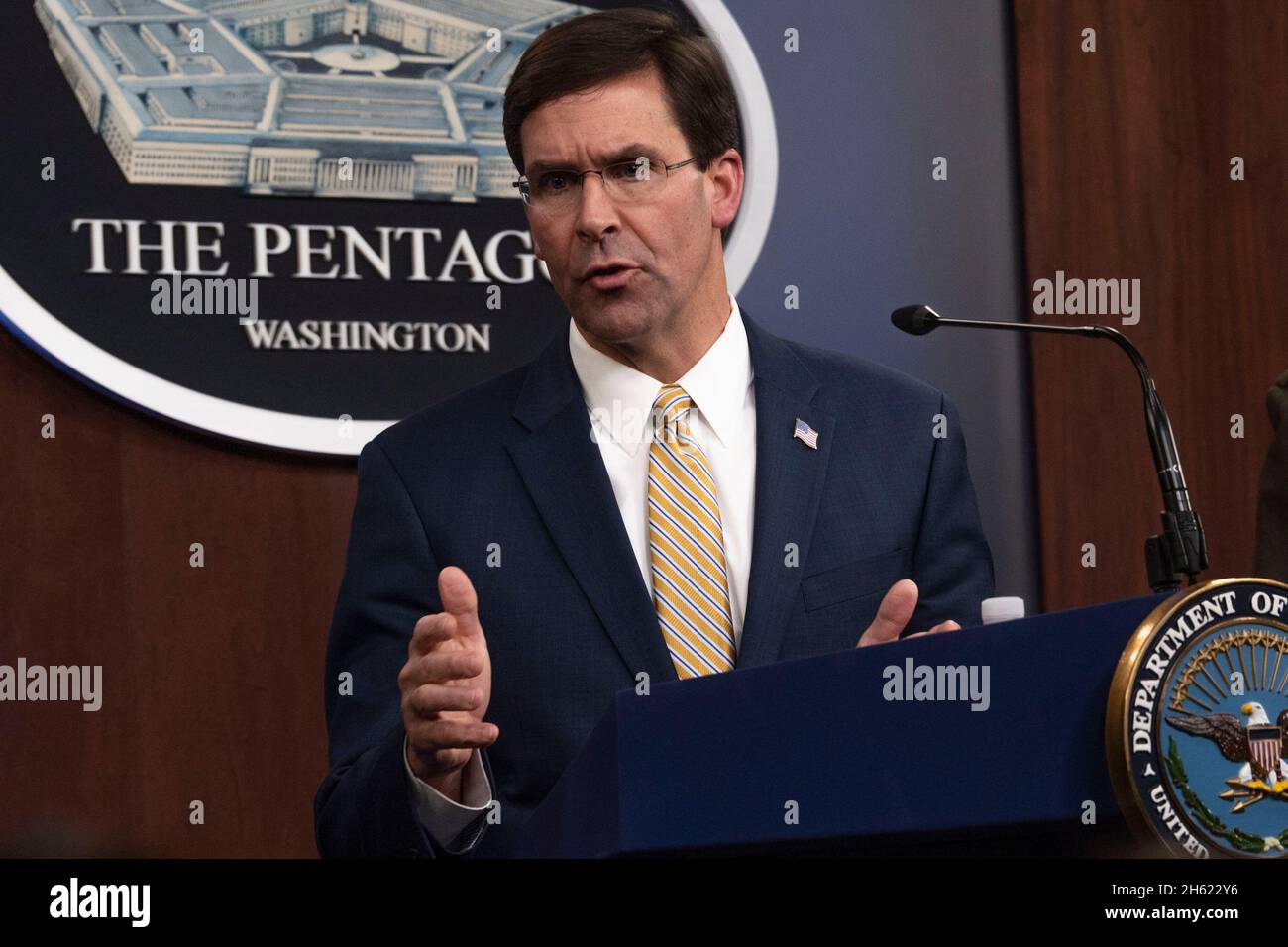 Bericht: Der US-Verteidigungsminister Mark T. Esper und der Vorsitzende des Joint Chiefs of Staff, Marine Corps General Joe Dunford, halten am 20. September 2019 im Pentagon, Washington, D.C., eine Pressekonferenz ab. Stockfoto