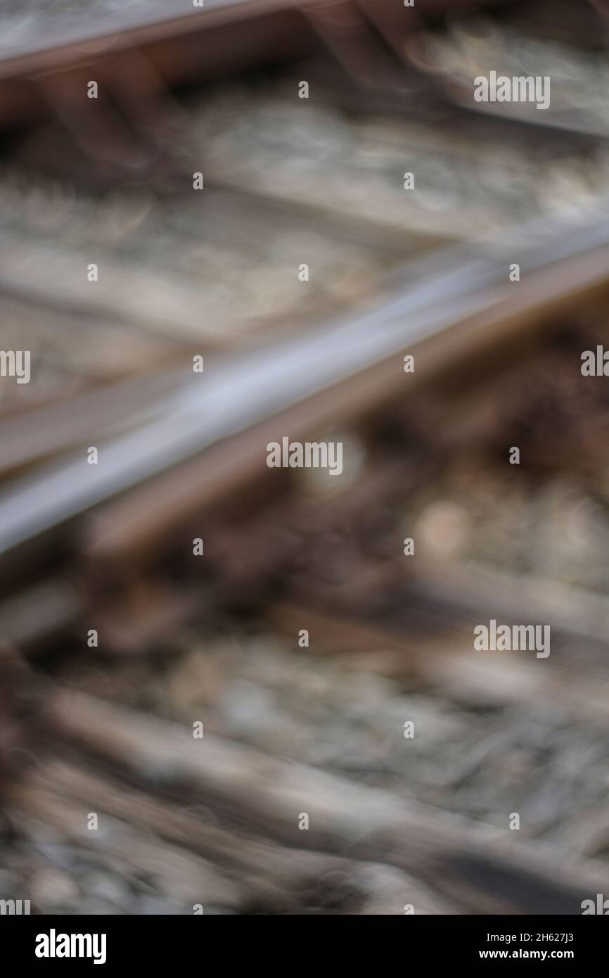 Schienen der Lichtschiene mit einem Schalter, abstrakte Unschärfe Stockfoto