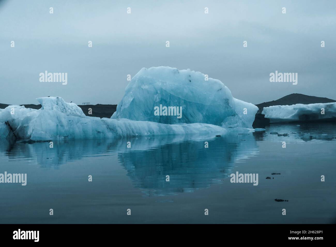 Eisschollen in der gletscherlagune von Jökulsárlón Stockfoto