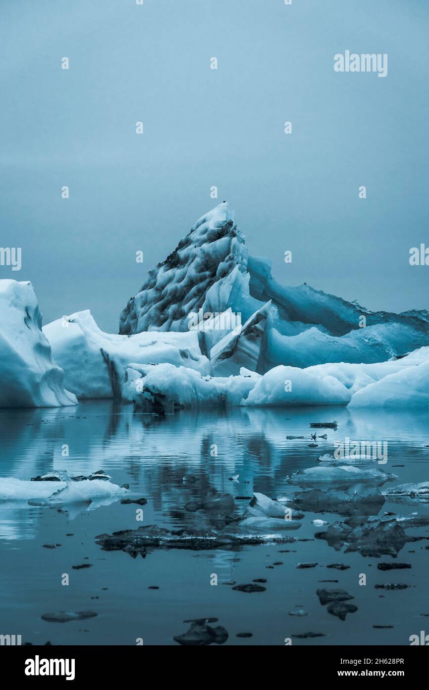Eisschollen in der gletscherlagune von Jökulsárlón Stockfoto
