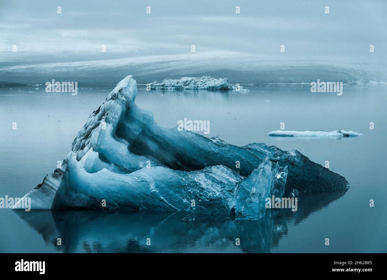 Eisschollen in der gletscherlagune von Jökulsárlón Stockfoto