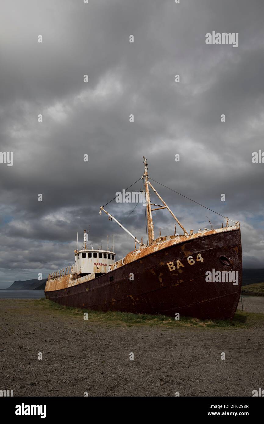 Ein Schiffswrack in den westfjorden islands. Stockfoto