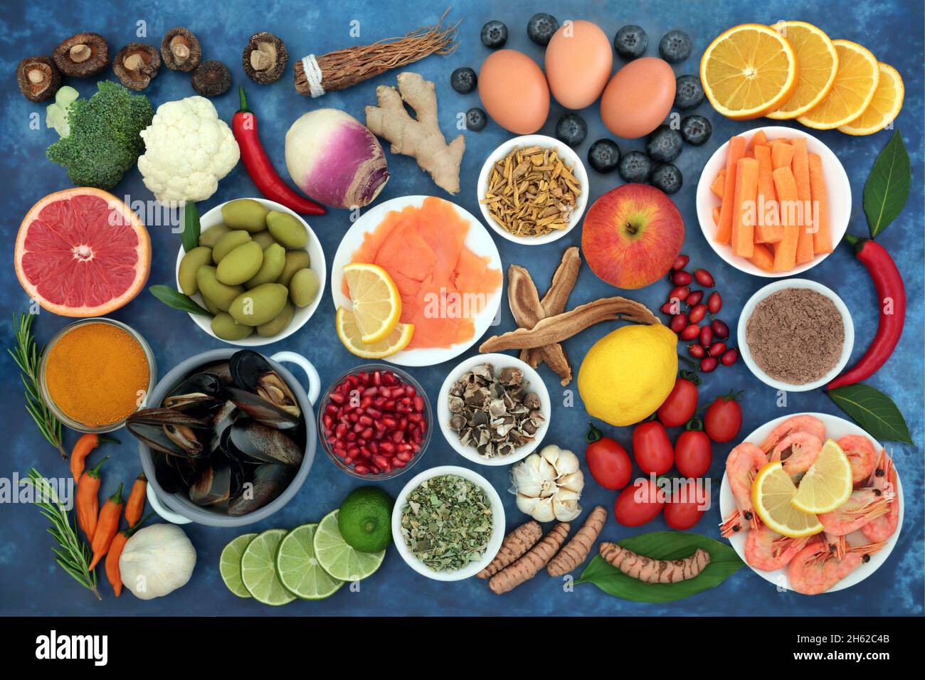 Große Sammlung von Immunsystem Stärkung der Gesundheit Lebensmittel. Hoher Gehalt an Antioxidantien, Anthocyanen, Proteinen, Ballaststoffen, intelligenten Kohlenhydraten, Flavonoide, Vitamine. Stockfoto