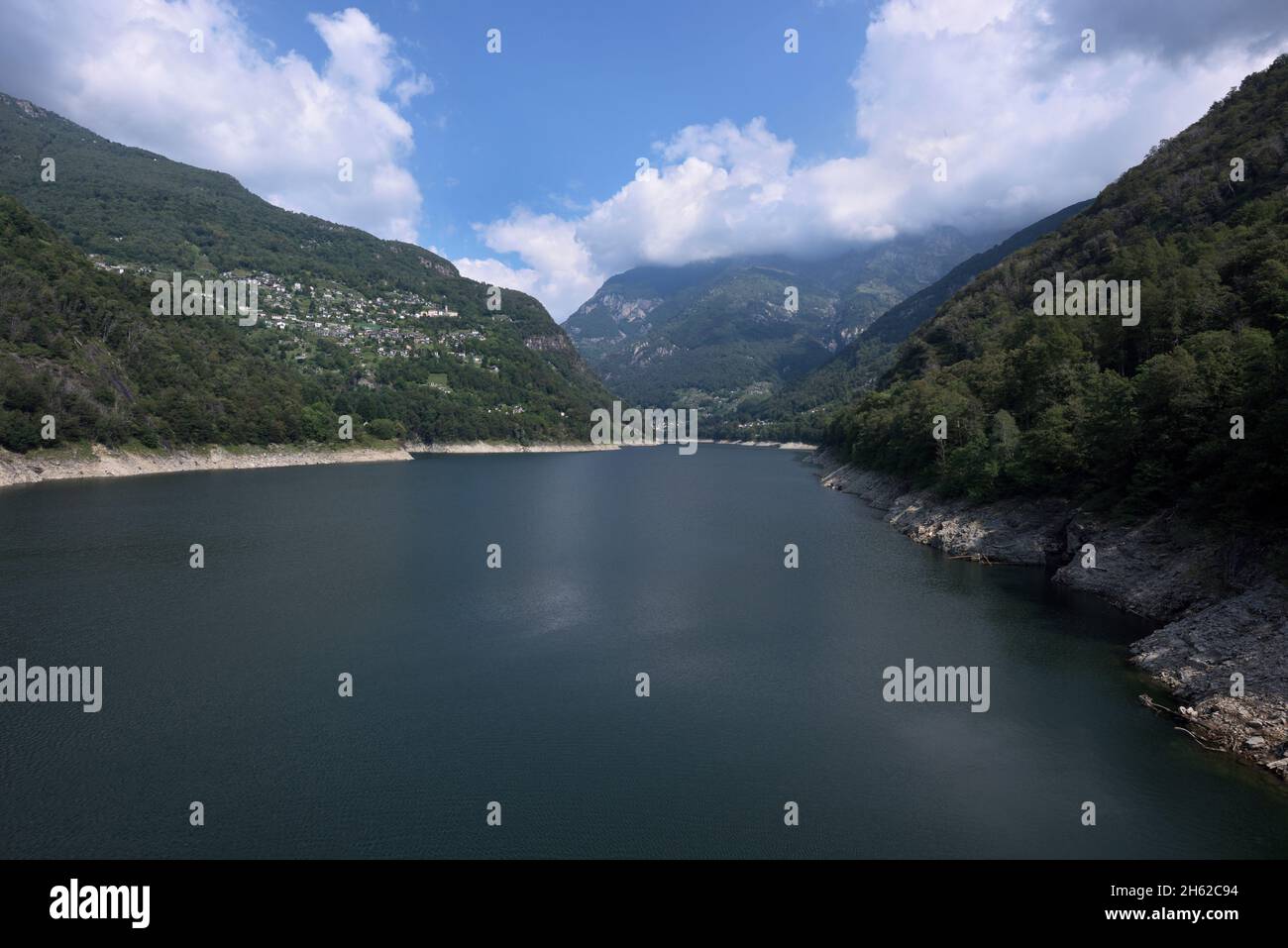See Vogorno Stausee, Tessin, Schweiz Stockfoto