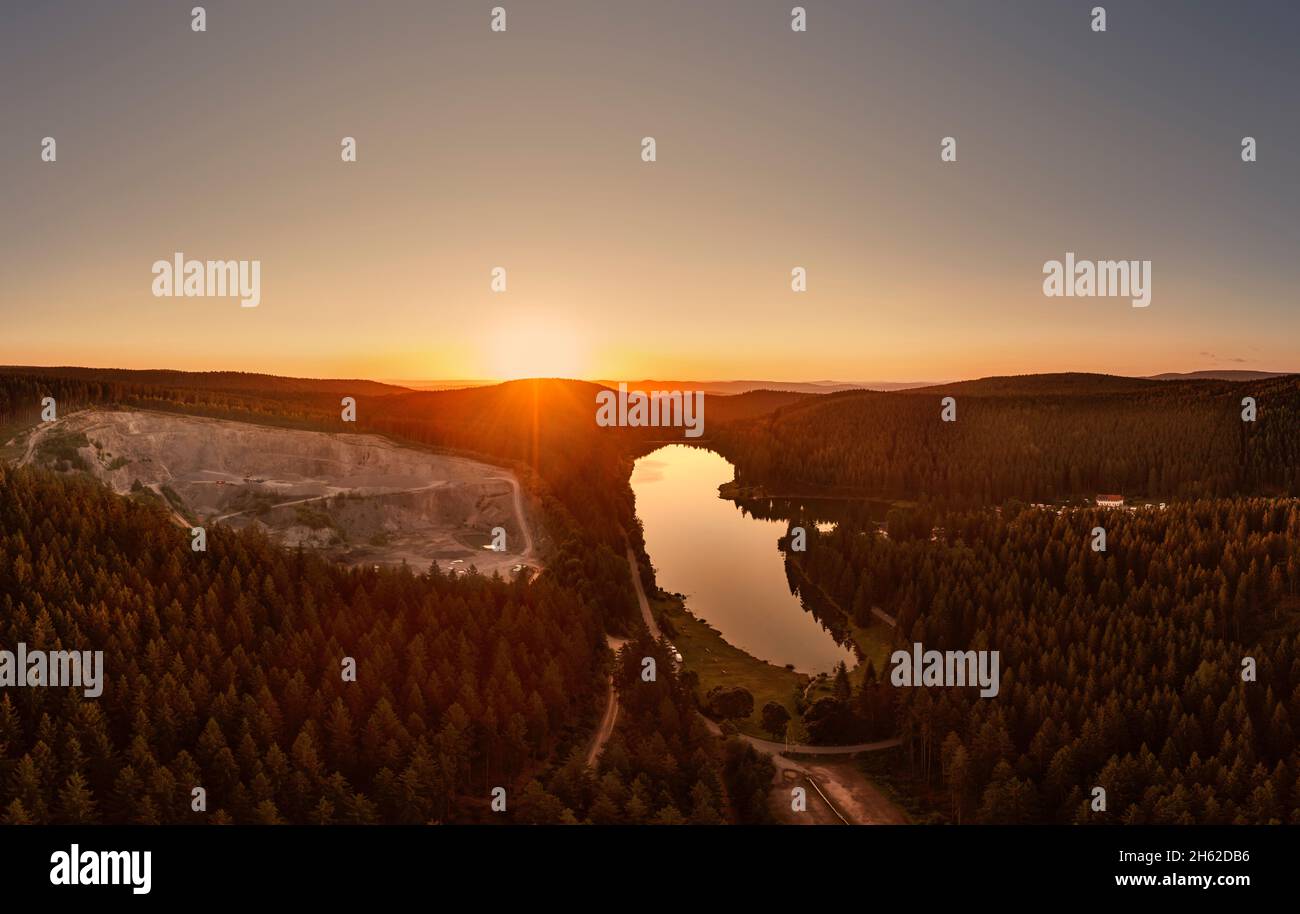 deutschland, thüringen, oberhof, lütschetalsperre, Wald, Berge, Steinbruch, Sonnenaufgang, Luftaufnahme Stockfoto