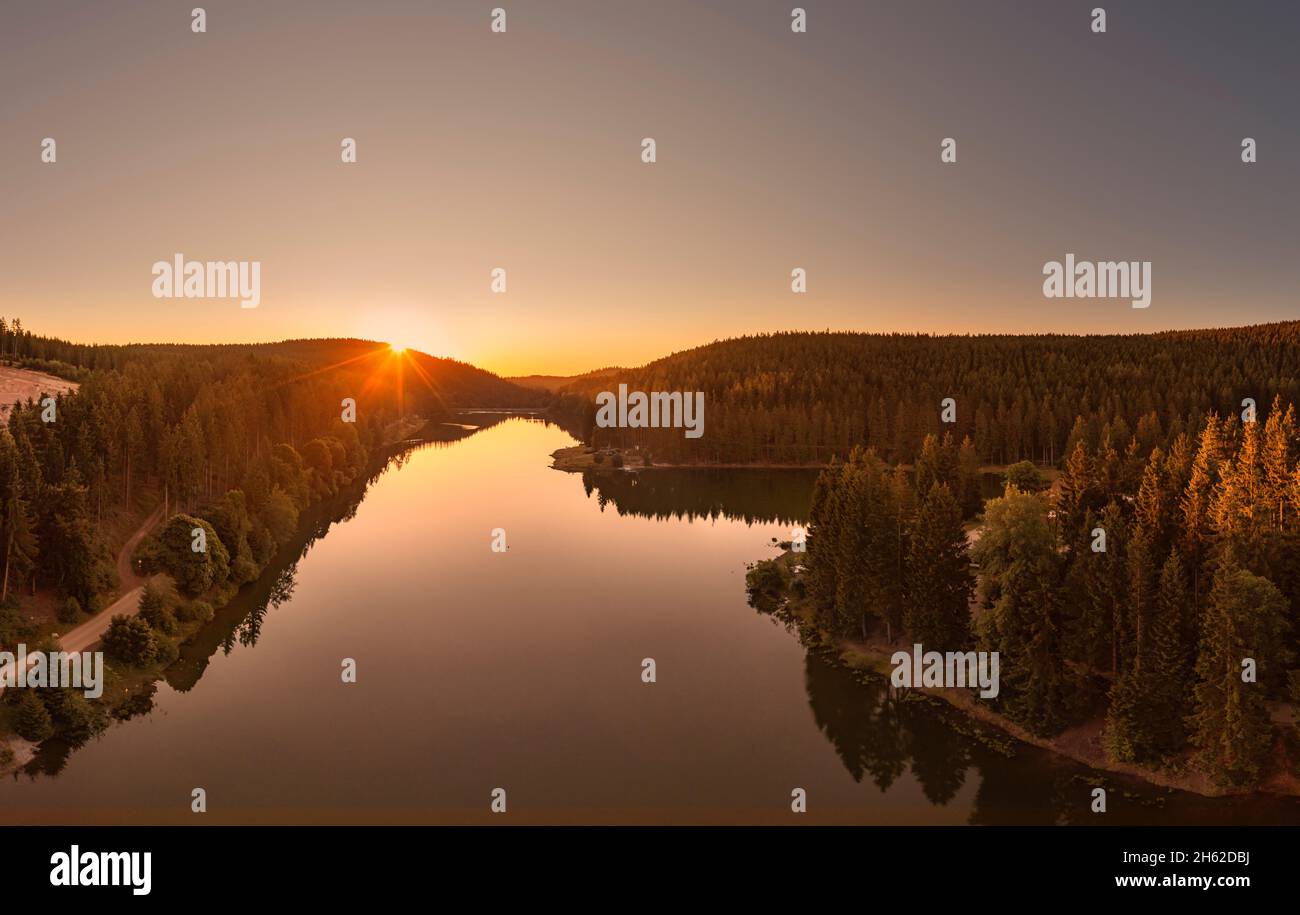 deutschland, thüringen, oberhof, lütschetalsperre, Wald, Berge, Sonnenaufgang, Rücklicht, Luftaufnahme Stockfoto