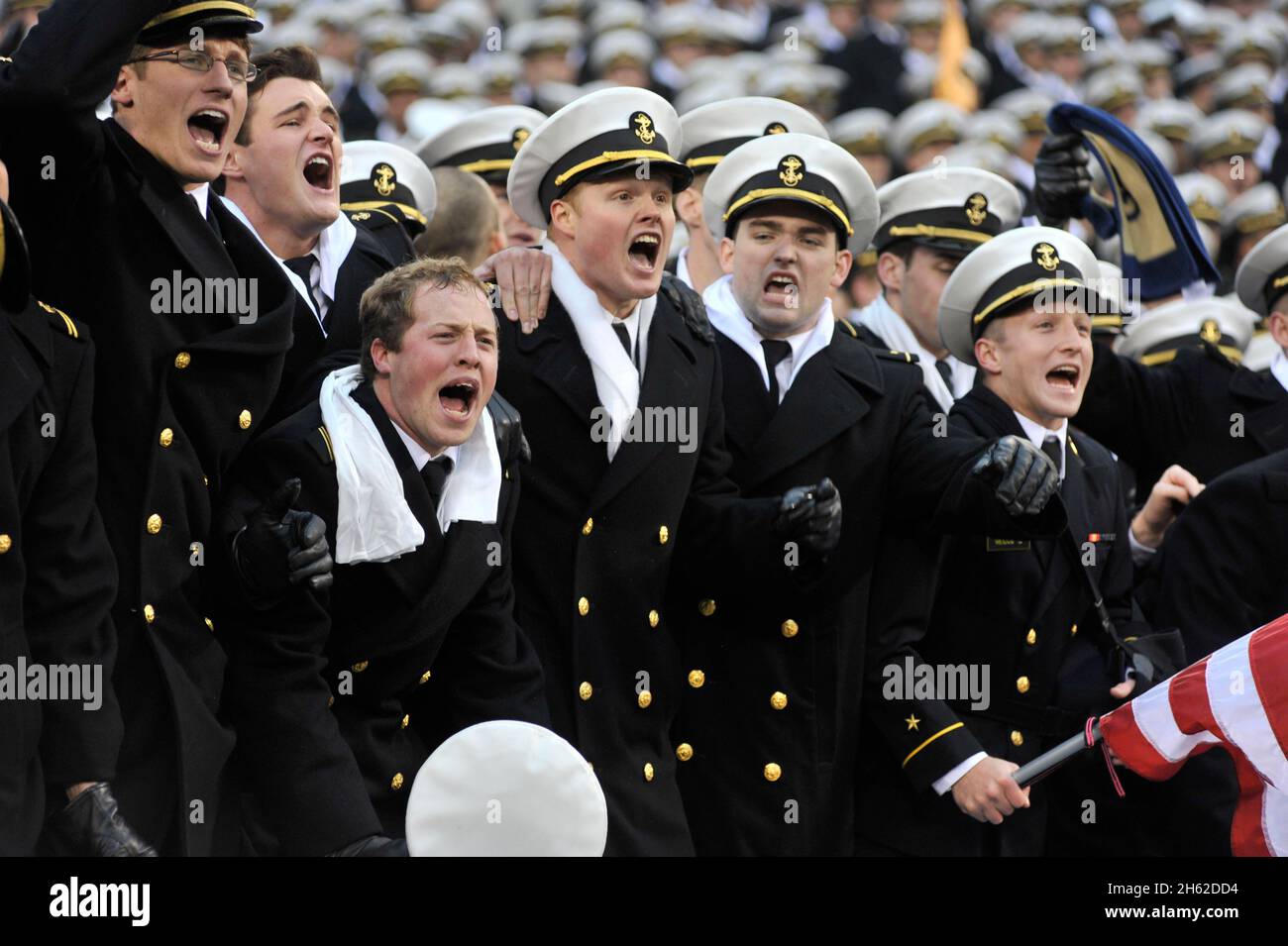 Navy Midshipmen jubeln für ihr Team während des Army vs. Navy Fußballspiels im Lincoln Financial Field am 8. Dezember 2012. Navy gewann, 17 zu 13. Stockfoto