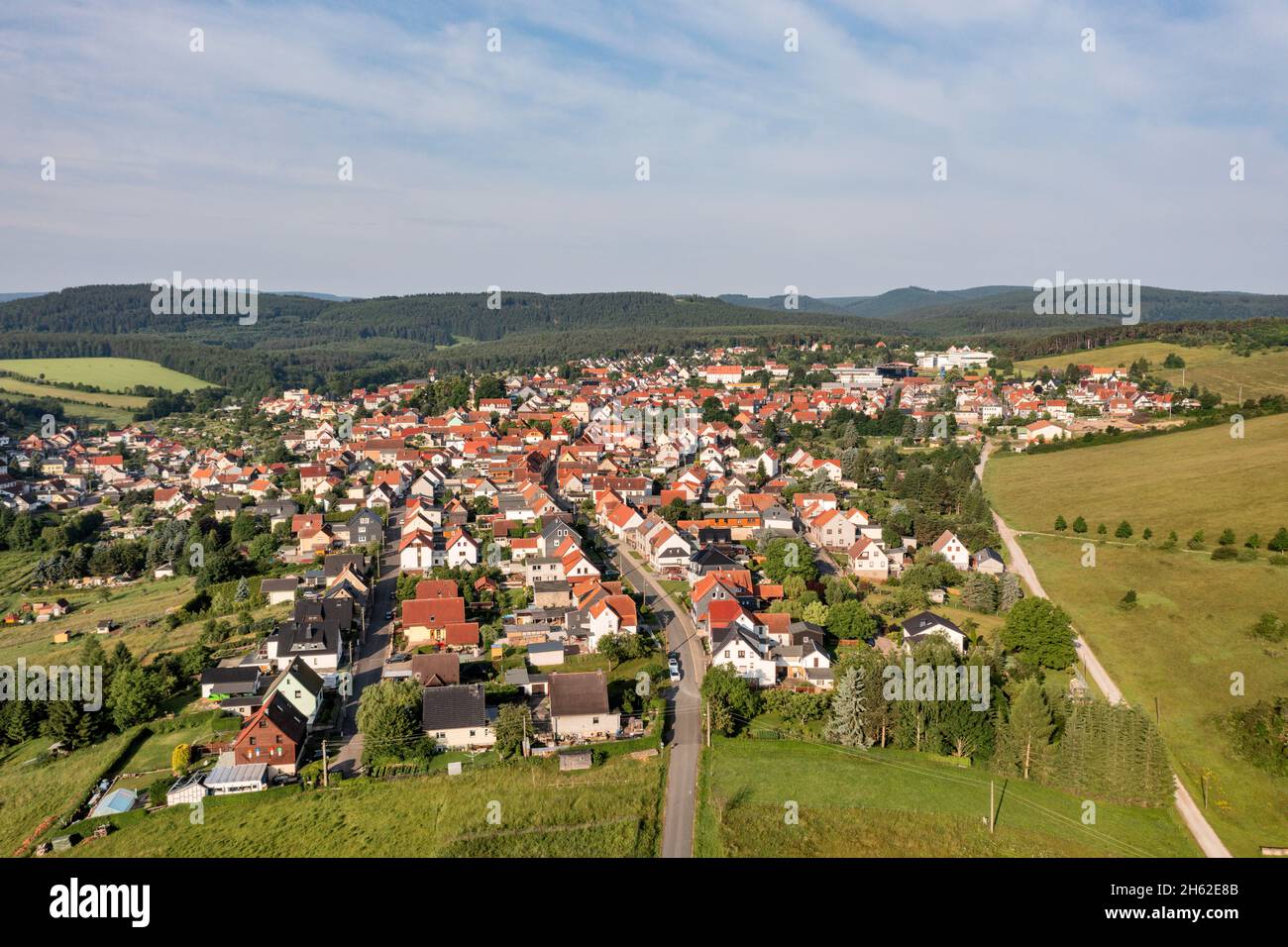 deutschland,thüringen,geratal,geschwenda,Häuser,Felder,Berge,Wälder,Straße,Landschaft,Übersicht,Luftbild Stockfoto