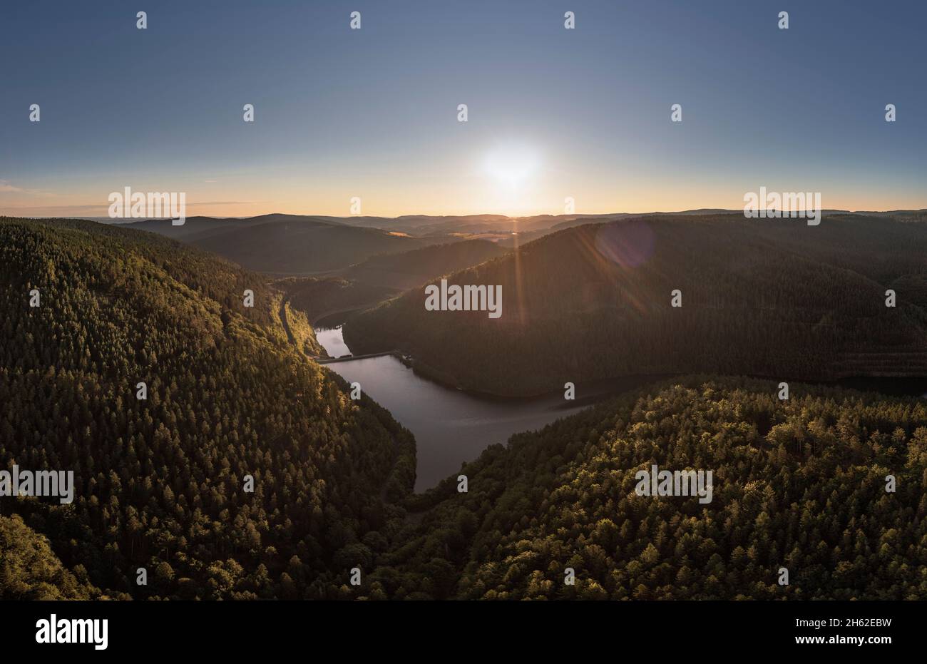 deutschland,thüringen,ländliche Gemeinde schwarzatal,deesbach,Stausee,Landschaft,Wald,Berge,Täler,Sonne,Rücklicht Stockfoto