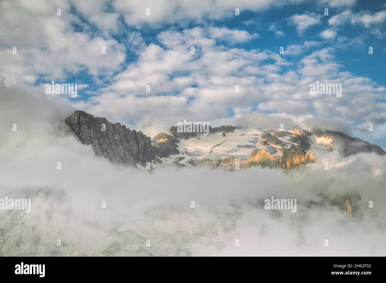 marmolada, höchster Gipfel der dolomiten, an der Grenze zwischen venetien und trentino-Südtirol, Provinzen belluno und trient, italien Stockfoto