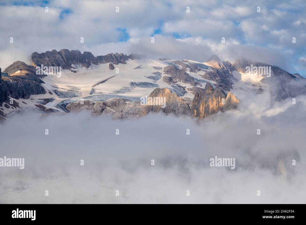 marmolada, höchster Gipfel der dolomiten, an der Grenze zwischen venetien und trentino-Südtirol, Provinzen belluno und trient, italien Stockfoto