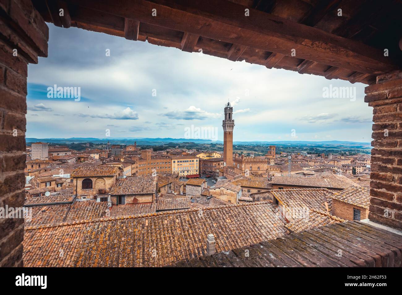 siena, toskana, italien, erhöhter Blick auf torre del mangia und piazza del campo, historische Stadt Stockfoto