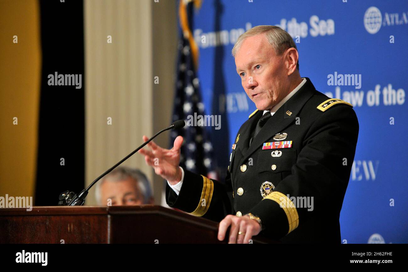 Der Vorsitzende der Joint Chiefs of Staff General Martin Dempsey, US Army, hält eine Rede auf dem Forum über das Seerechtsübereinkommen, das am 9. Mai 2012 im Willard Intercontinental Washington Hotel, Washington D.C., stattfand. Stockfoto