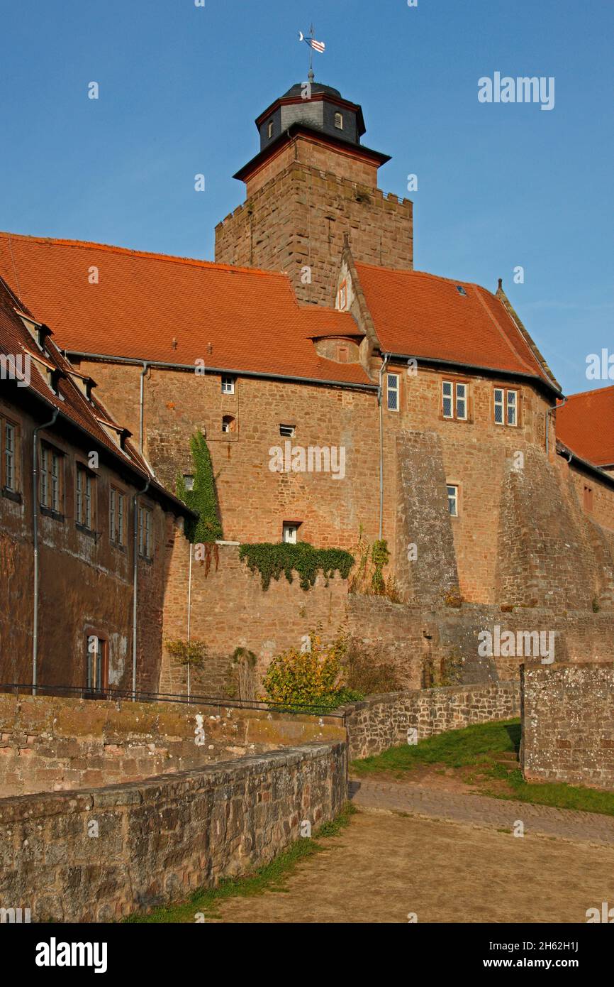 pallas (erbacher herrenhaus), dahinter der Berghof, schloss breuberg, odenwald, hessen, deutschland Stockfoto